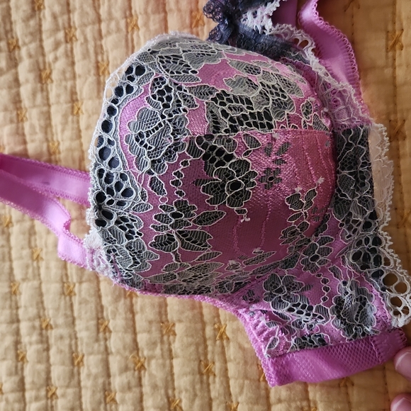 VS Dream Angel's lined Demi EUC 32A - Picture 2 of 11